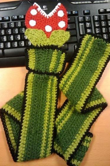 super-mario-piranha-plant-scarf-featured-on-geekologie-crochet