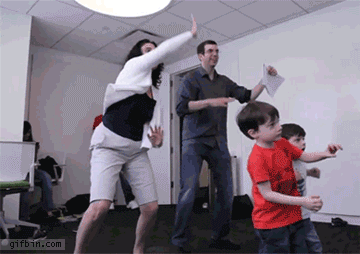 1289385686_family-playing-kinect
