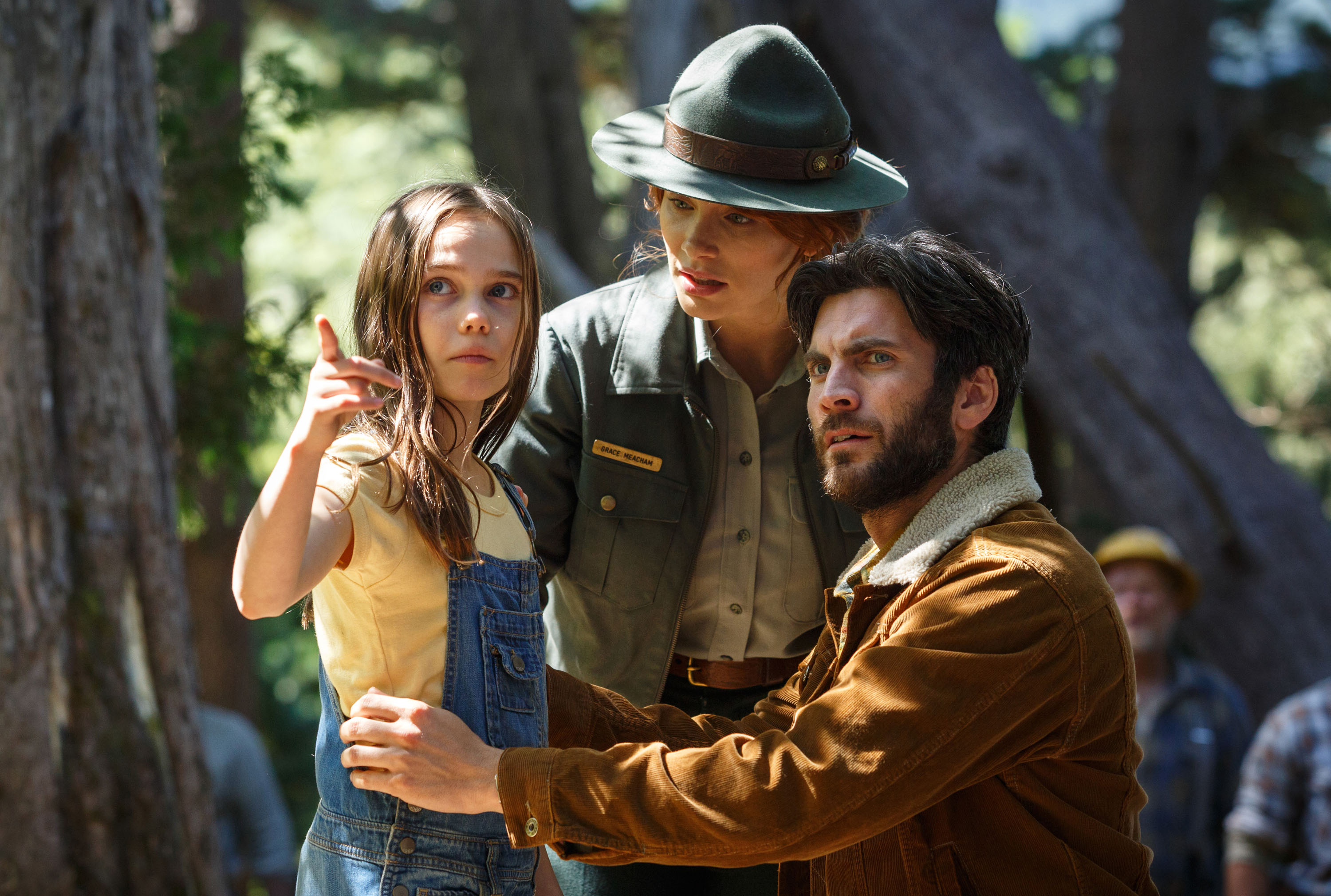 Bryce Dallas Howard is Grace, Wes Bentley is Jack and Oona Laurence is Natalie in Disney's PETE'S DRAGON, the adventure of a boy named Pete and his best friend Elliot who just happens to be a dragon.