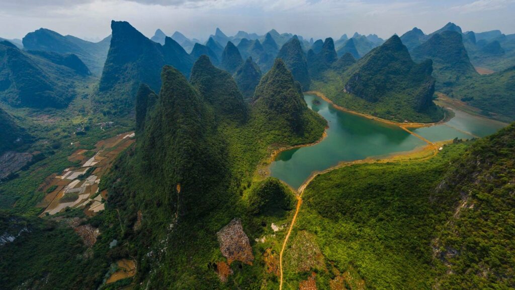 China-Guilin-Lijiang-River-National-Park-mountains-river-green-top-view_1920x1080