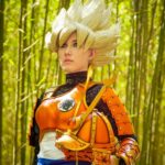 Dragon-Ball-Goku-se-convierte-en-un-samurai-en-este-cosplay-femenino-3