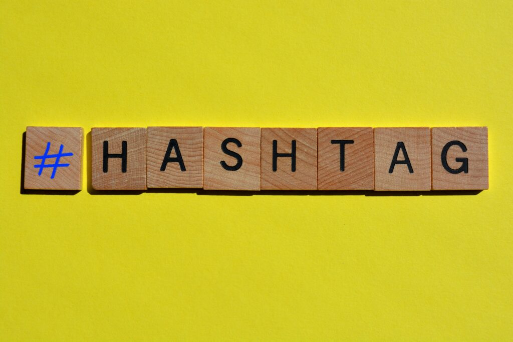 Hashtag-con-letras-de-scrabble-ganar-seguidores-en-Instagram